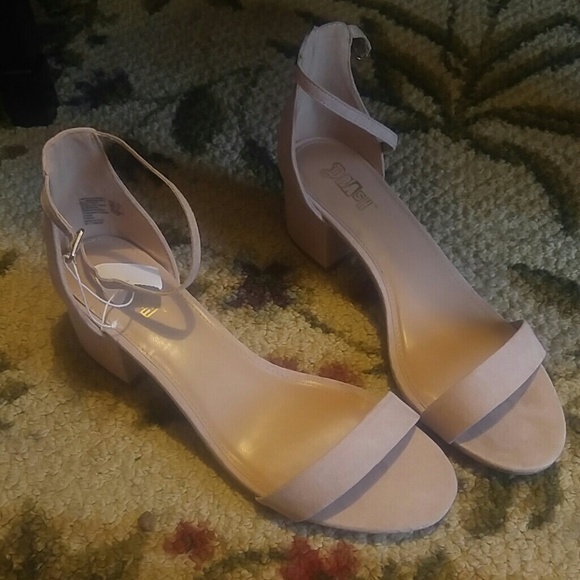 🎉Blush heels🎉 - Picture 2 of 3
